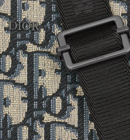 Pouch mit Reißverschluss und Riemen