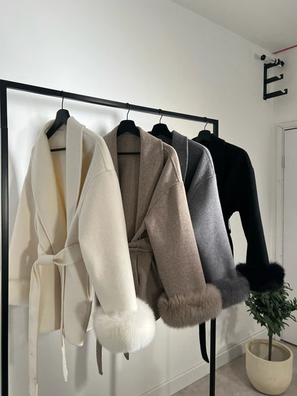 KATE – PREMIUM MANTEL MIT ECHTFELL