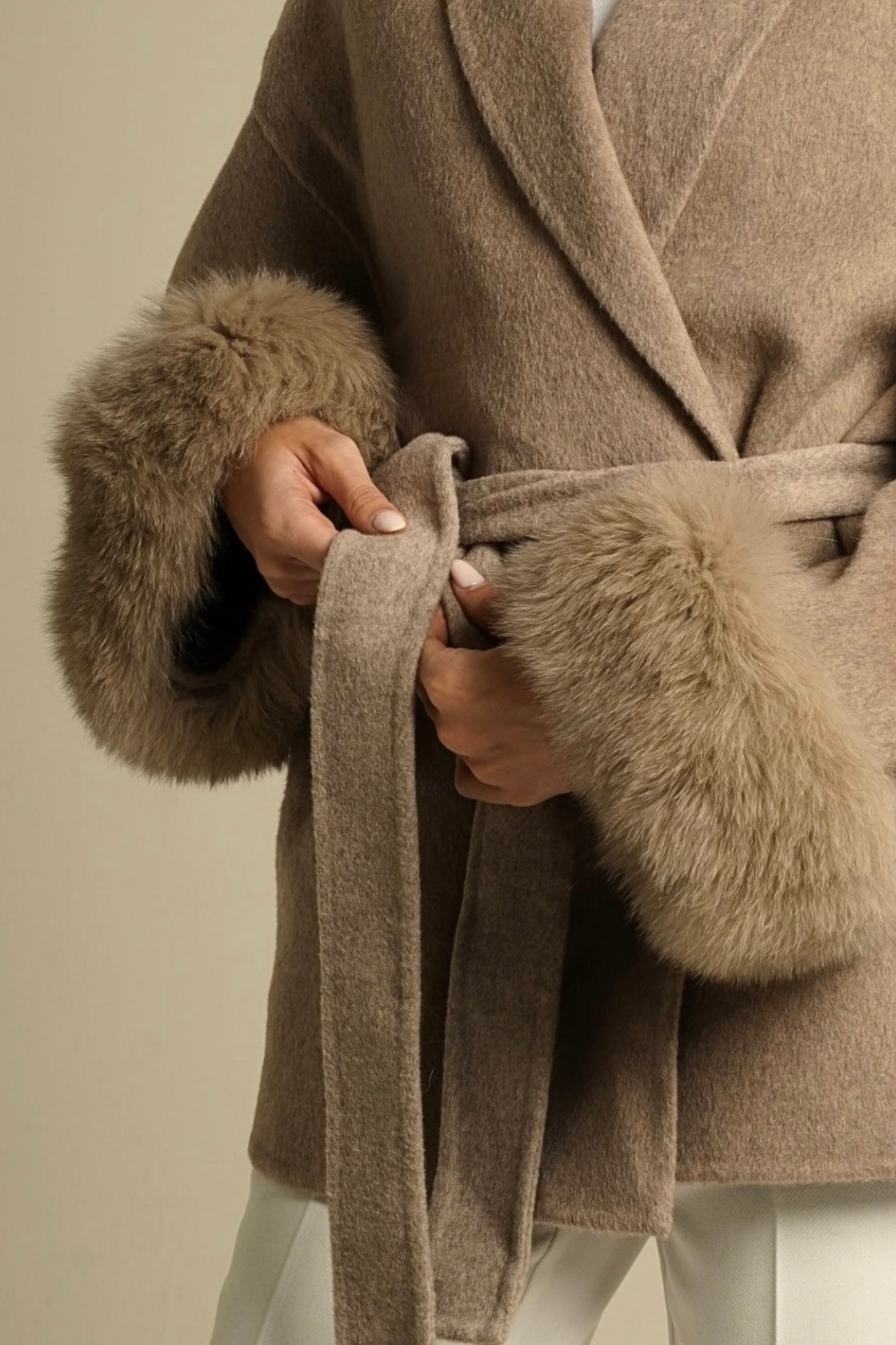 KATE – PREMIUM MANTEL MIT ECHTFELL